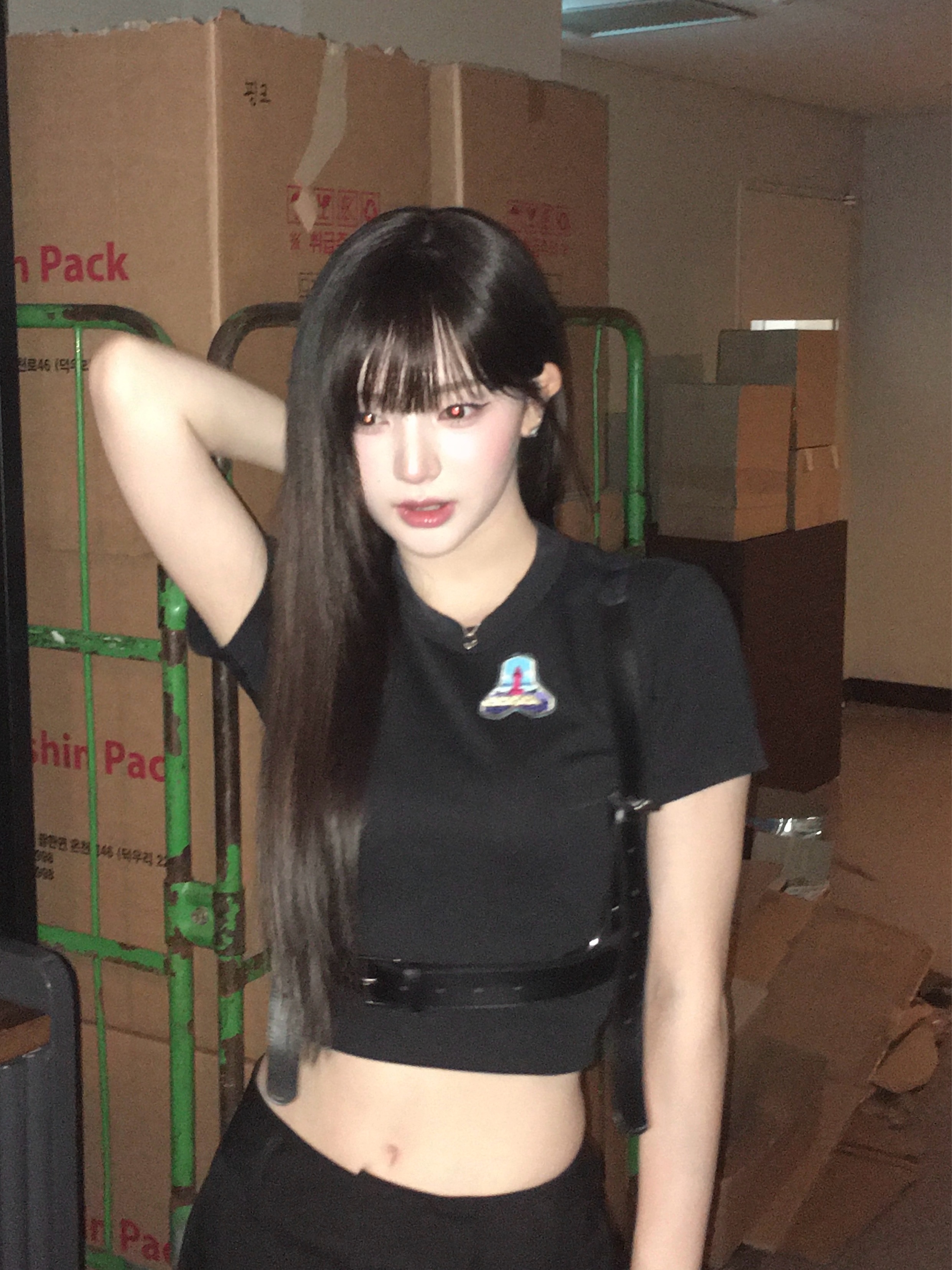 모두 손 들어라!