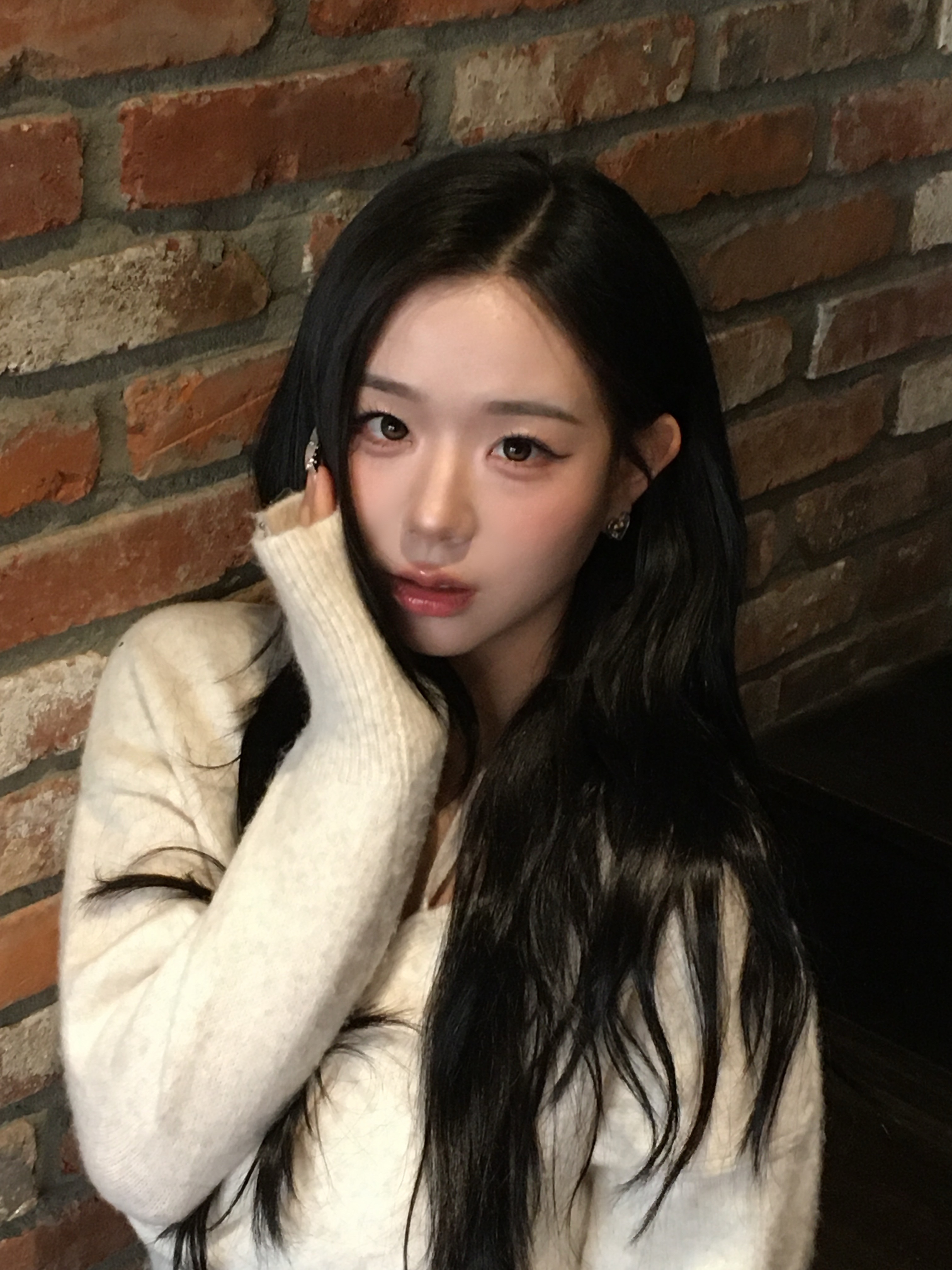미소녀의 첫 게시글 ( 사실 난 절세미녀라는 말을 더 좋아하는데 오늘 미소녀즈 컴백날이니까 )