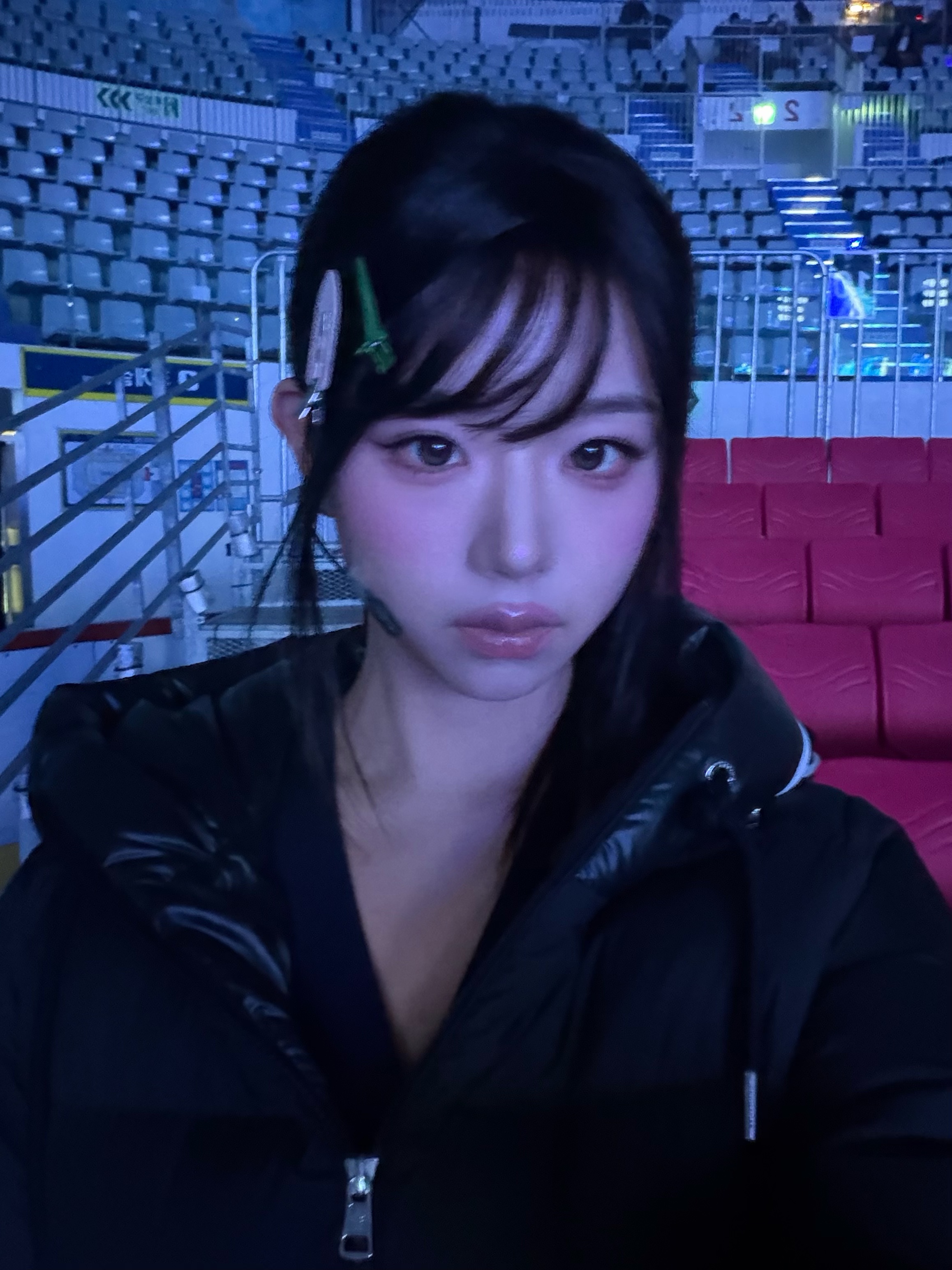 드디어 내 인생 첫 뮤지컬 첫공 D-day 🫰🏻💙
김채연 아니고 성진아 앞머리🤭

오늘 보러 와준 웨이브 감기약 먹고 자요 알아찌!