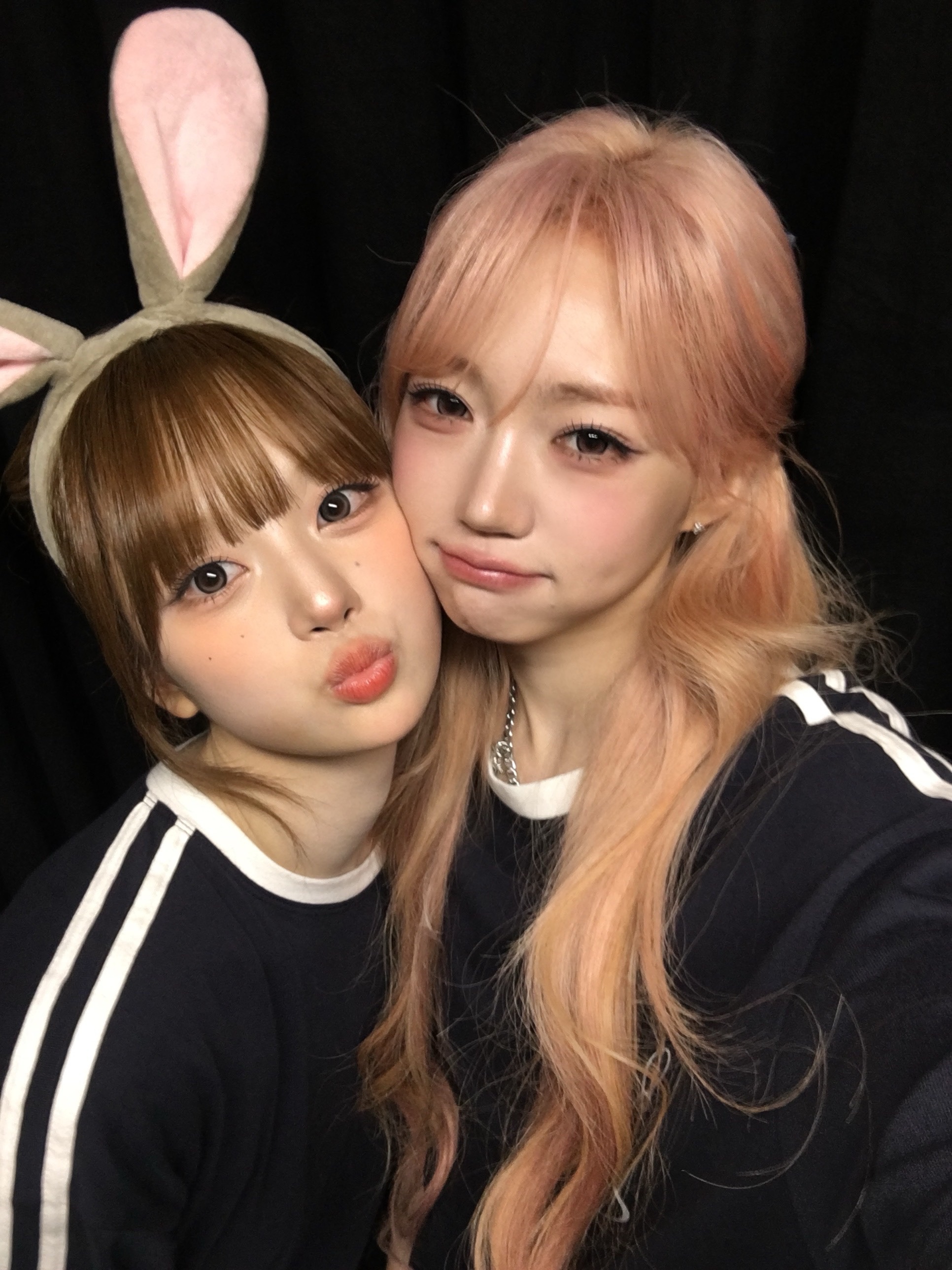 옆으로 넘겨보세요.