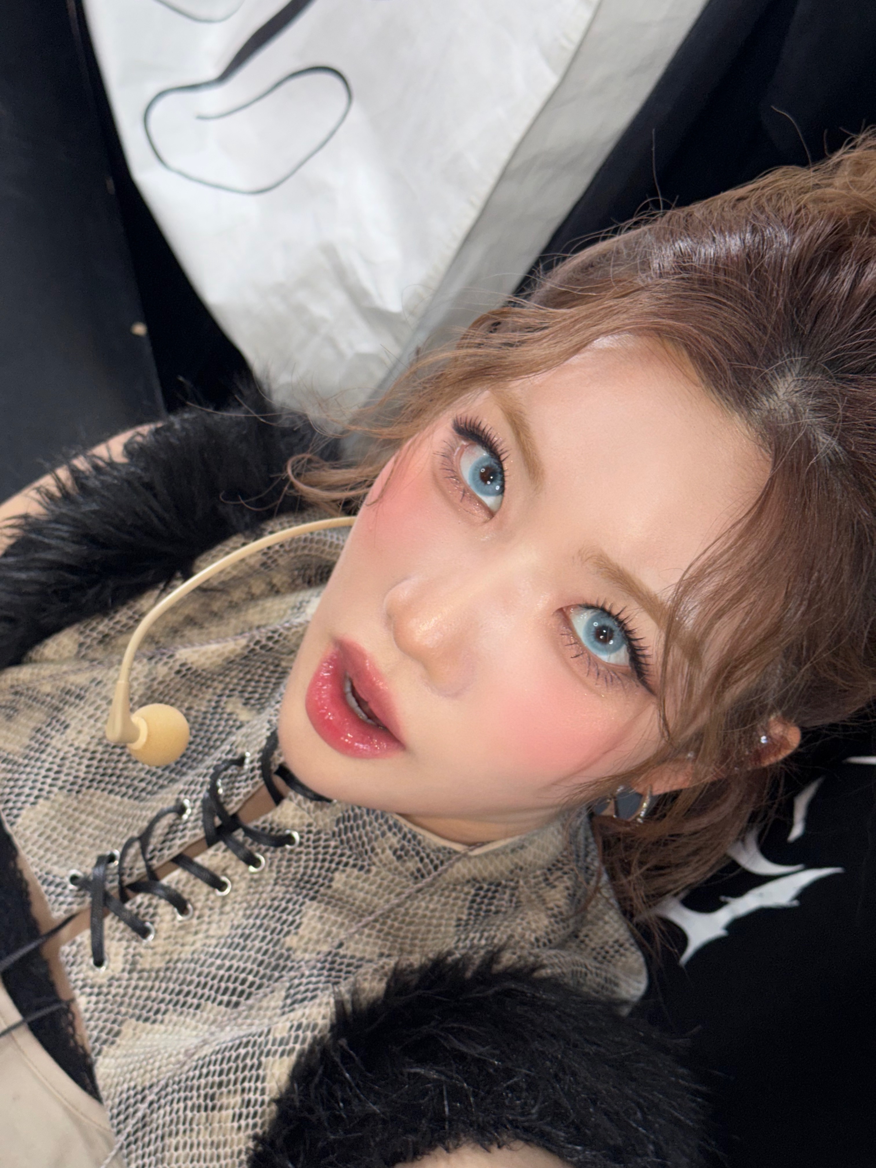 My eyes are pretty right~?~?~👀