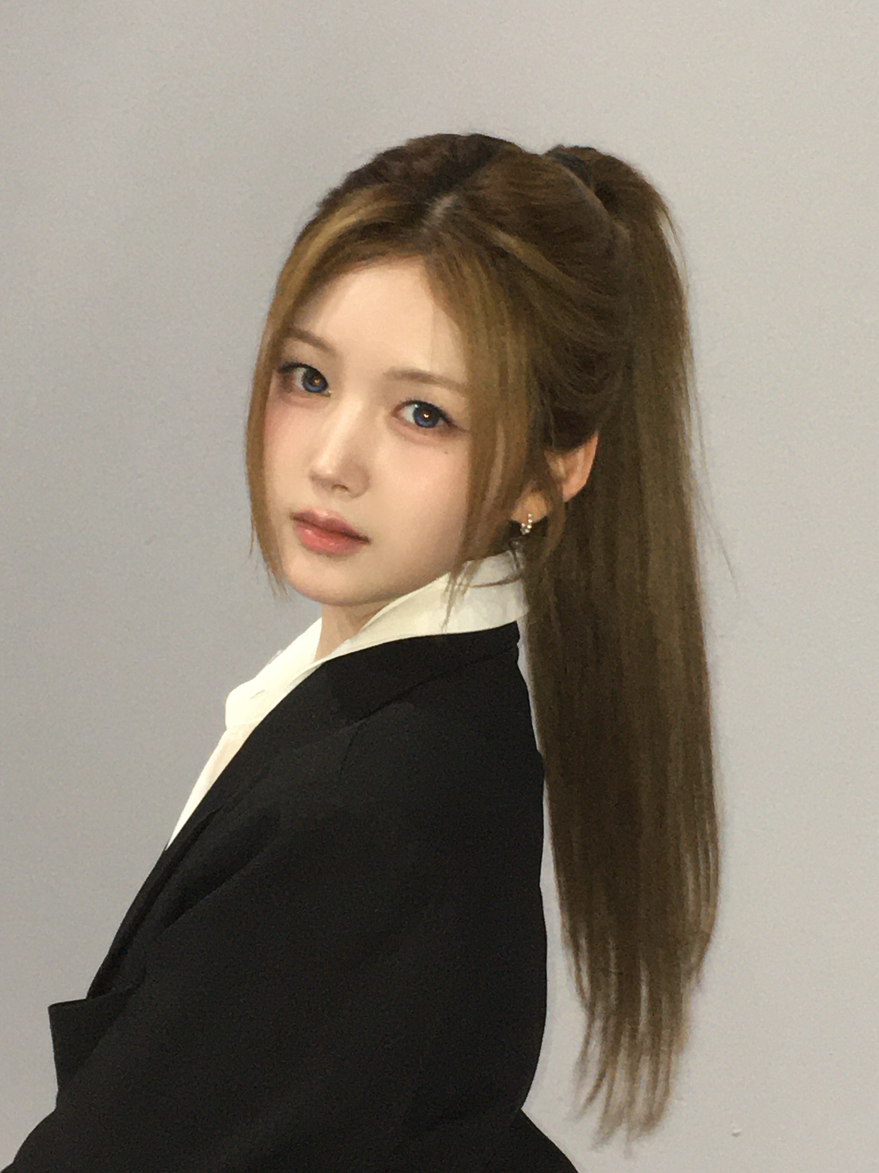 나 수트 잘 어울리지