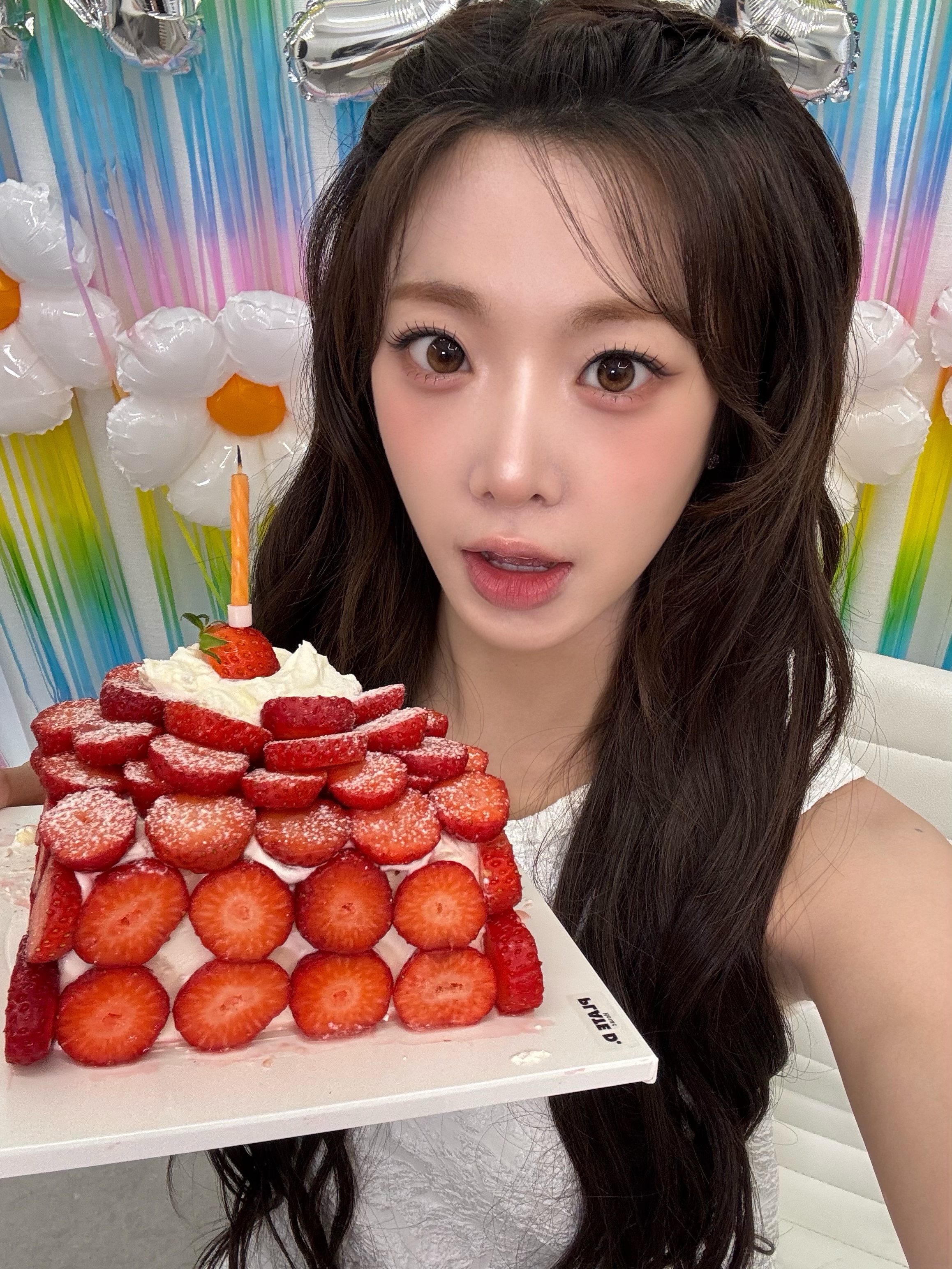 허니엔 생일추카추카🥳🎂🎂