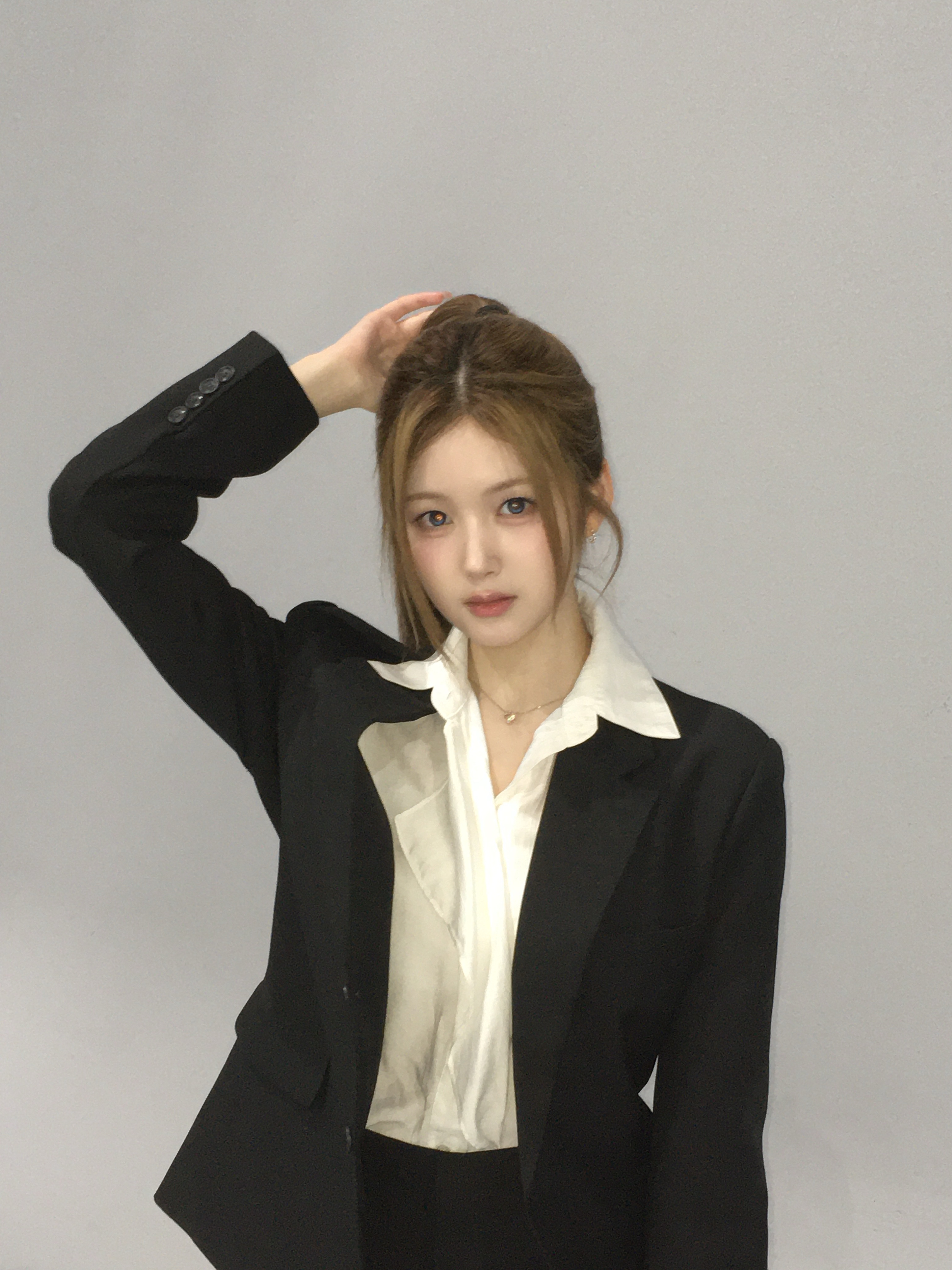 나 수트 잘 어울리지