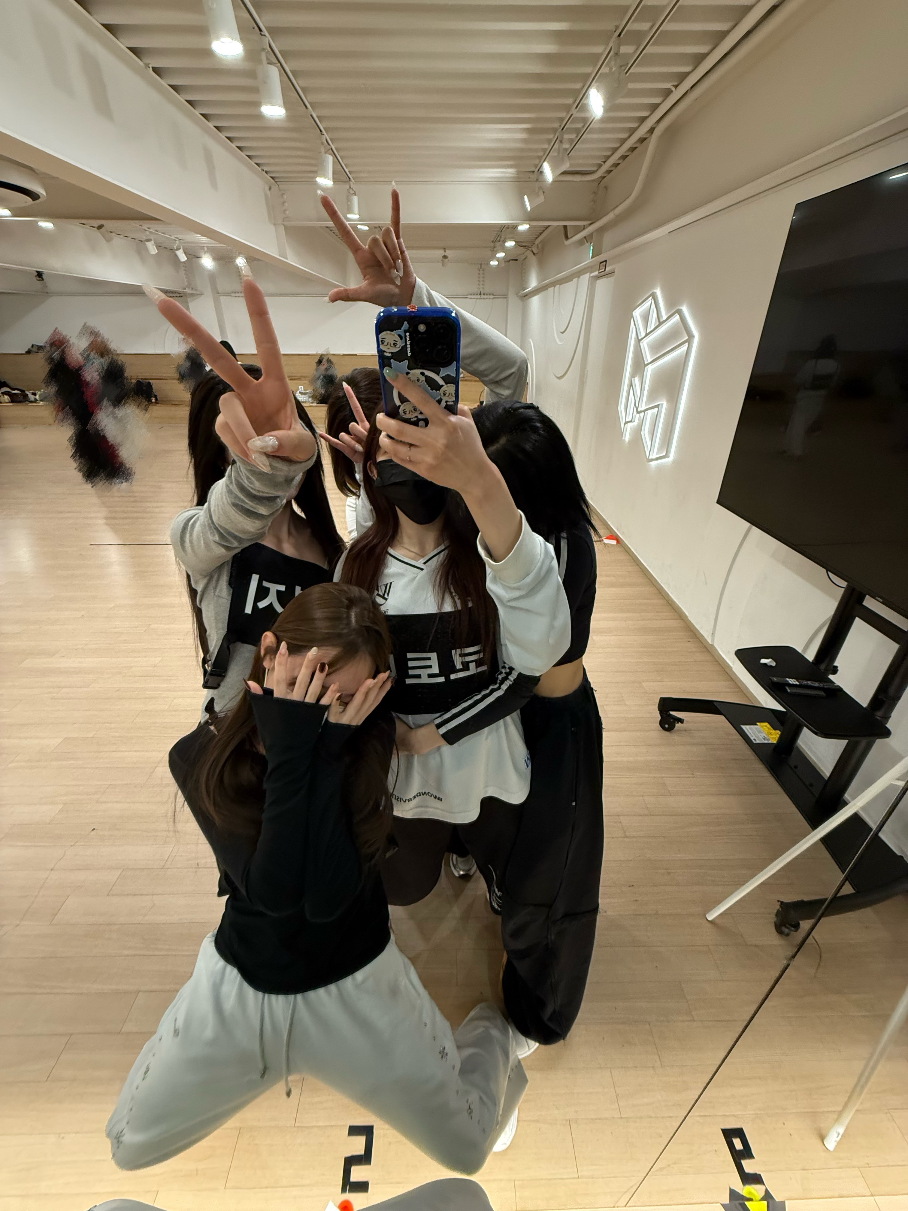 혼자 찍다가 사람이 점점 늘어남