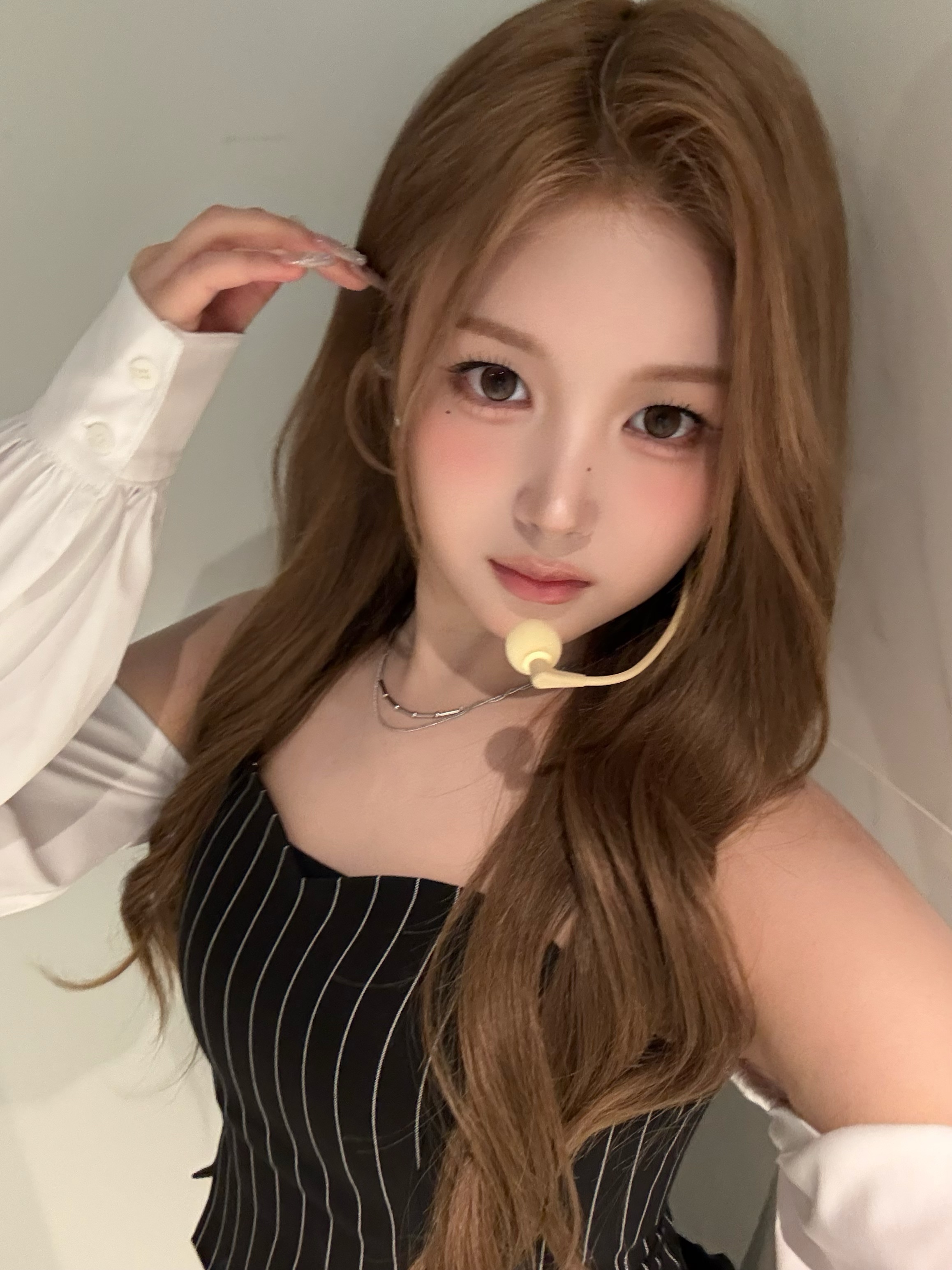 빈가워🤍 앞으로 코스모에서 재밌게 잘 지내보장😚😚 오늘 하루도 화이팅!! ><